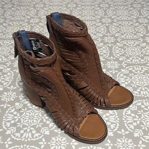 dingo Brown Braided Peep-Toe Heeled Ankle Boots
